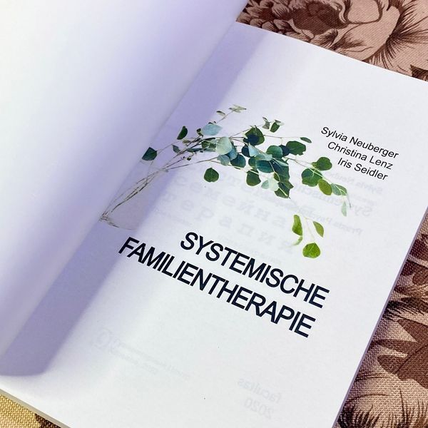 Книга "Системная семейная терапия. Практики психотерапии". Сільвія Нойбергер, Крістіна Ленц та Ірис Зайдлер 1445 &mdash; основне фото товару