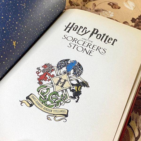 Книга "Harry Potter and the Sorcerer`s Stone". Джоан Роулінг 1006 &mdash; основне фото товару